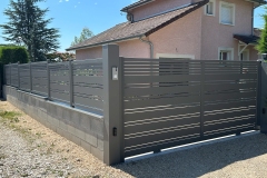 cloture-artistique-gris-fenetre-saint-beron