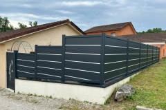 cloture-contemporain-gris-anthracite-la-tour-du-pin