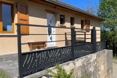 garde-corps-design-noir-2100-creys-mepieu