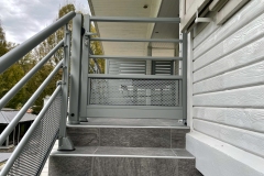 garde-corps-portillon-gris-fenetre-kostum-vezeronce-curtin