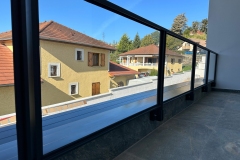 garde-corps-verre-detail-noir-moderne-le-pont-de-beauvoisin