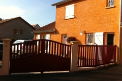 portail-battant-rouge-les-eparres