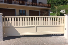portail-coulissant-autoportant-ral-1015-les-abrets-en-dauphine