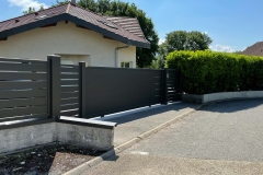 portail-aluminium-motorise-gris-anthracite-brangues