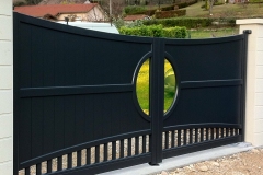 portail-battant-decore-noir-torchefelon