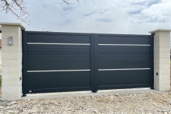 portail-battant-plein-motorise-torchefelon