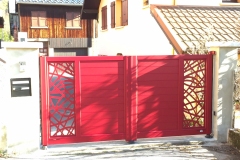 portail-battant-rouge-les-fourneaux