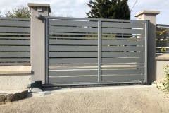 portail-coulissant-gris-fenetre-apprieu