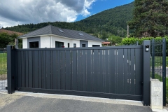 portail-coulissant-motorise-gris-anthracite-novalaise
