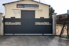 portail-coulissant-noir-la-tour-du-pin