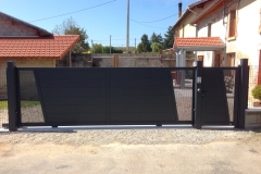 portail-coulissant-noir-succieu