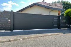 portail-coulissant-ral-7016-motorise-lhuis