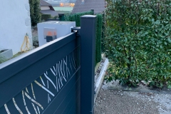 portail-gris-anthracite-coulissant-decoupe-laser-groslee-saint-benoit