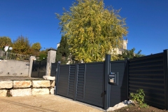 portail-gris-anthracite-plein-aluminium-saint-alban-de-montbel