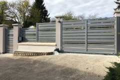 portail-gris-fenetre-battant-aluminium-ayn