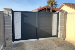 portail-motorise-gris-anthracite-battant-les-abrets-en-dauphine