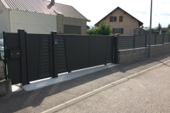 portail-noir-coulissant-la-motte-servolex
