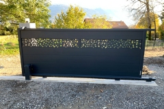 portail-noir-decoupe-laser-aluminium-meyrieux-trouet