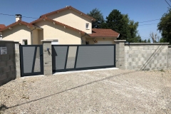 portail-noir-gris-lumiere-motorise-coulissant-montagnole