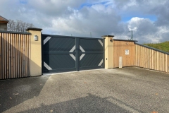 portail-plein-gris-anthracite-battant-conzieu