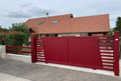 portail-rouge-coulissant-parves-et-nattages