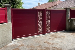 portail-rouge-pourpre-battant-saint-geoire-en-valdaine