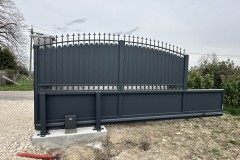portail-autoportant-gris-anthracite-coulissant-domarin
