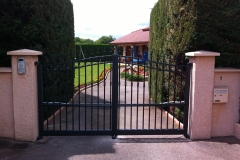 portail-barreaux-gris-anthracite-manuel-saint-victor-de-cessieu