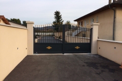 portail-battant-gris-anthracite-barreaux-pont-de-beauvoisin