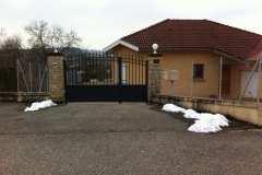 portail-gris-anthracite-battant-roche