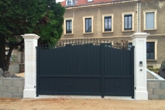 portail-motorise-gris-anthracite-les-avenieres-veyrins-thuellin