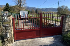 portail-rouge-battant-romagnieu